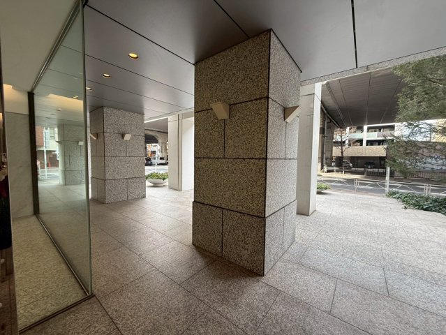 幡ヶ谷プラザビル　8Fのエントランス