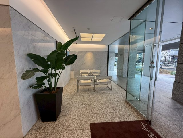 幡ヶ谷プラザビル　8Fのロビー