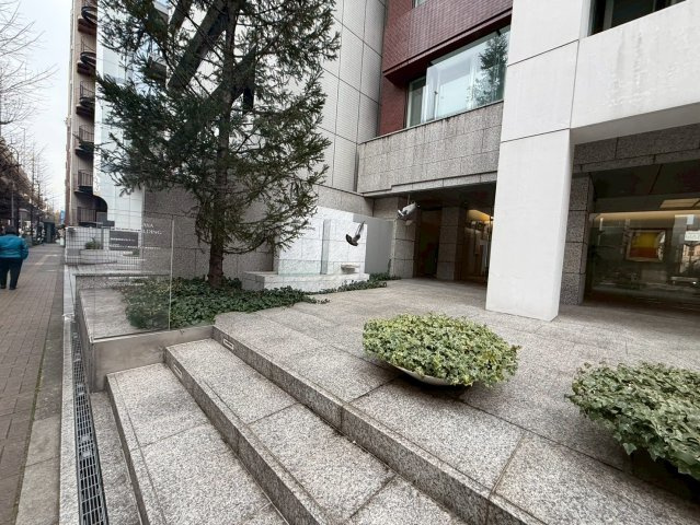 幡ヶ谷プラザビル　8Fのエントランス