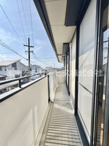 【バルコニー】 | 豊橋市向草間町字向西 中古戸建て | 陽当たり良好なバルコニーです