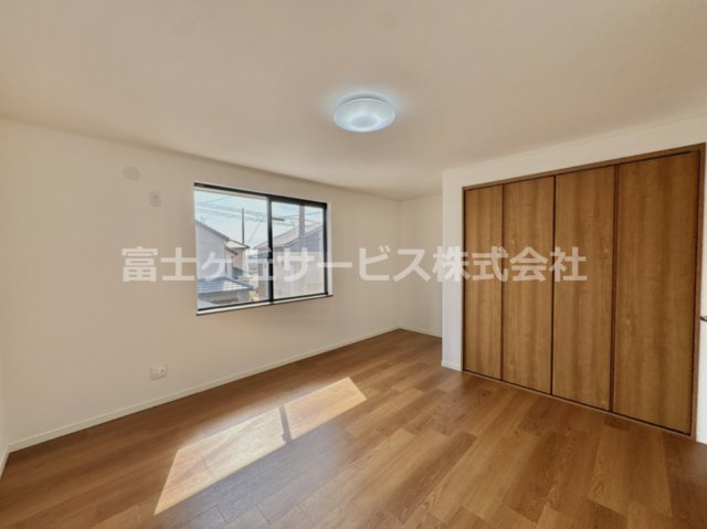 【洋室】 | 豊橋市向草間町字向西 中古戸建て | ゆったりした洋室です