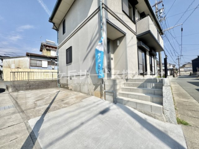 【駐車場】 | 豊橋市向草間町字向西 中古戸建て | 駐車場があるので、車を買う予定の方も安心です