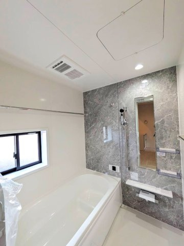 岡山市南区藤田7期①号棟グラファーレの浴室|◆寒い冬や雨の日のお洗濯にも嬉しい浴室乾燥機付きです。