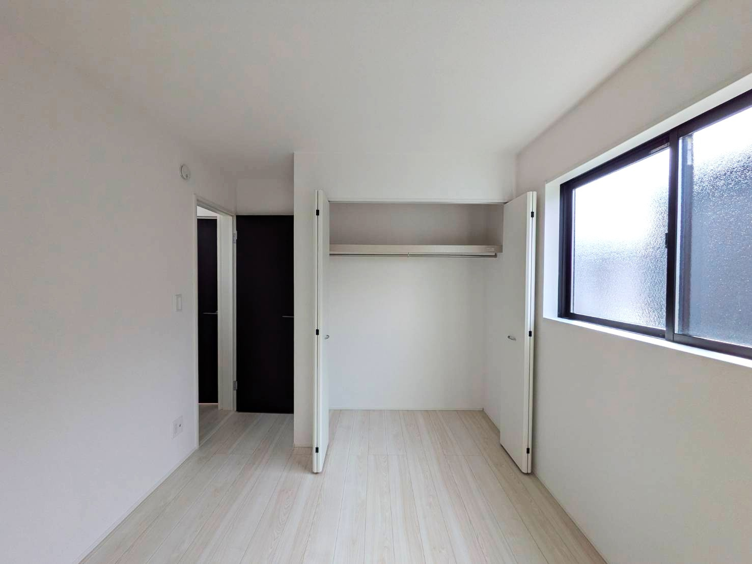 岡山市南区藤田7期①号棟グラファーレの洋室|◆別角度からの2階中央洋室5.25帖の様子です。