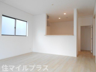 【居間・リビング】 | 二本松市油井新築一戸建て12棟 | こちらのリビングで趣味の時間をお楽しみください