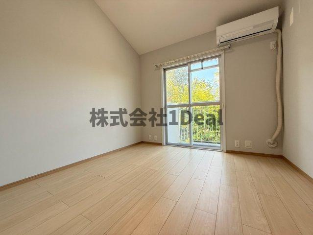 千里緑丘住宅　第参九号棟の洋室