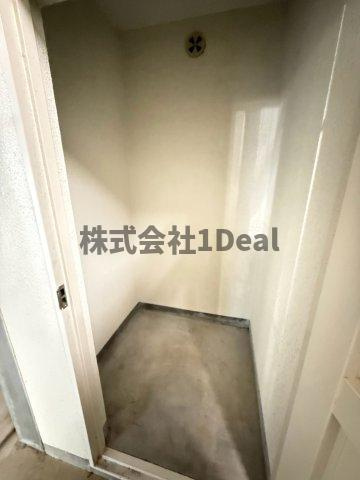 千里緑丘住宅　第参九号棟の収納|トランクルーム内部(キャンプ道具や釣り道具等の趣味用品の収納からベビーカーを収納したり使い方は様々♪)