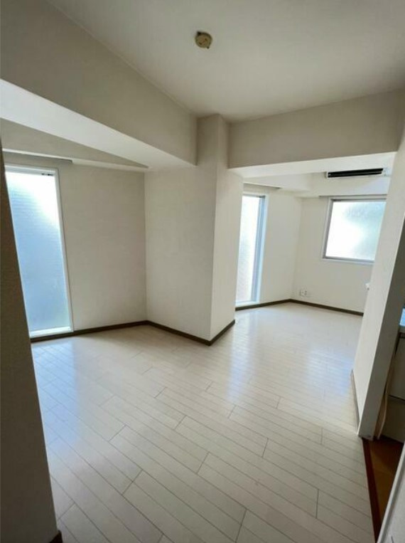 ヴェルデ府中本町ステーションプラザの居間・リビング|※別号室参考写真です