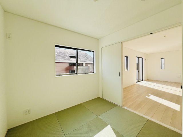 高崎市箕郷町白川の和室|リビングに隣接する和室は、キッズスペースや家事スペースとしても♪