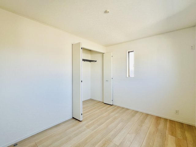 高崎市箕郷町白川の洋室|お子様の一人部屋デビューにも最適♪