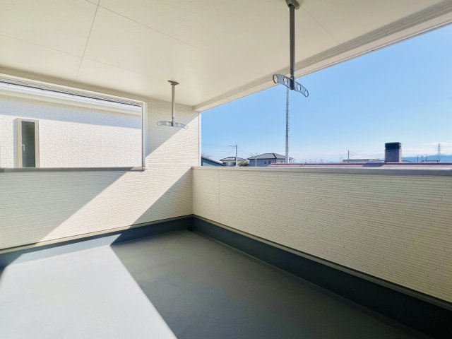 高崎市箕郷町白川のバルコニー|プライベート空間も確保出来るインナーバルコニー♪