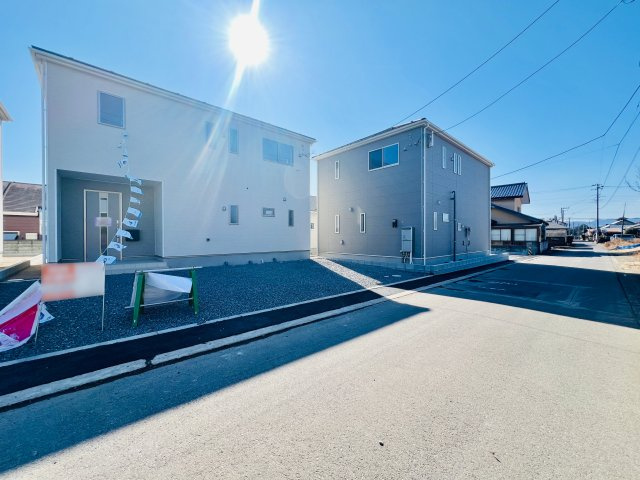 高崎市箕郷町白川の前面道路含む現地写真|前面道路広々で駐車も楽々♪