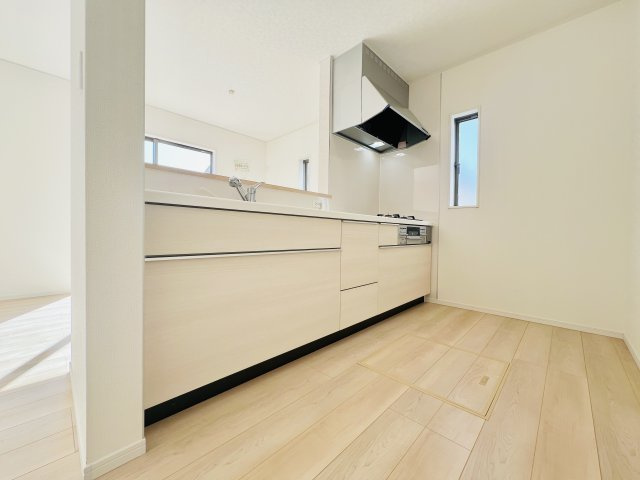 高崎市箕郷町白川のキッチン|ご家族でお料理も楽しめる、作業スペース広々キッチン♪