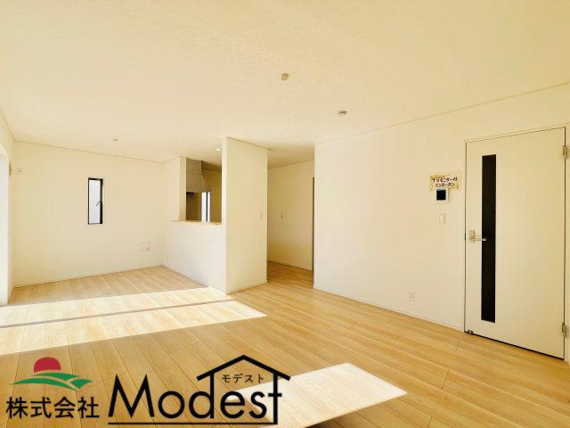 高崎市箕郷町白川の居間・リビング|家具の配置も考えやすく、ご家族も自然と集まるリビング♪