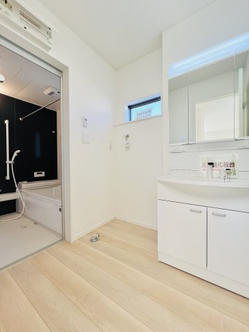 高崎市箕郷町白川の独立洗面台|ゆとりのある洗面脱衣所◎