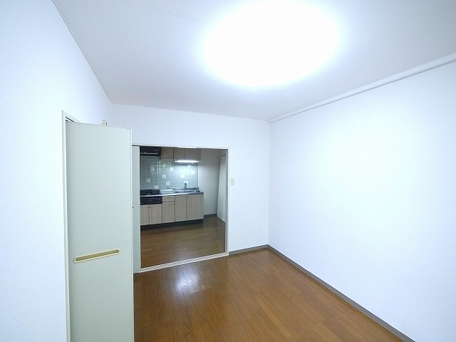 サンモール新大宮の洋室