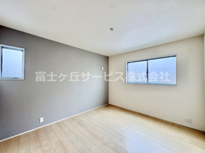 【寝室】 | 湖西市新居町新居 16期 新築一戸建て 2号棟  | 寝室にいかがでしょうか