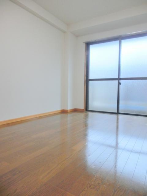 第７小島ビルの居間・リビング