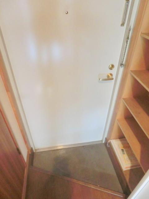 第７小島ビルの玄関