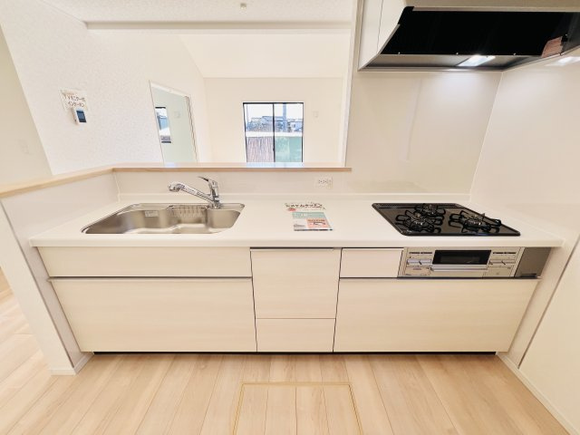 高崎市箕郷町白川のキッチン|人気の対面キッチンで、ご家族との会話も弾みます♪