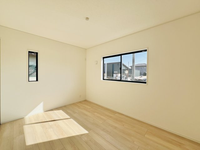 高崎市箕郷町白川の洋室|日当たりも良好な洋室♪