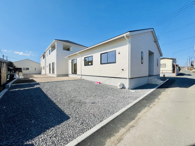 高崎市箕郷町白川の前面道路含む現地写真|間口も広く駐車が苦手な方にもおススメ♪