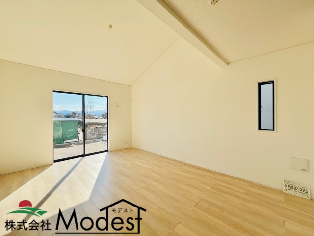 高崎市箕郷町白川の居間・リビング|16.5帖の明るい日差しが差し込むリビング♪