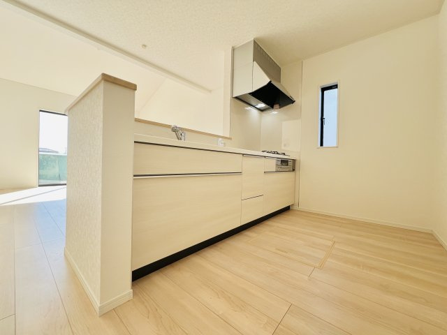 高崎市箕郷町白川のキッチン|ご家族でお料理も楽しめる、作業スペース広々キッチン♪