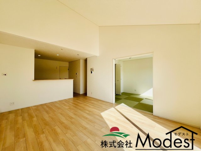 高崎市箕郷町白川の居間・リビング|家具の配置も考えやすく、ご家族も自然と集まるリビング♪