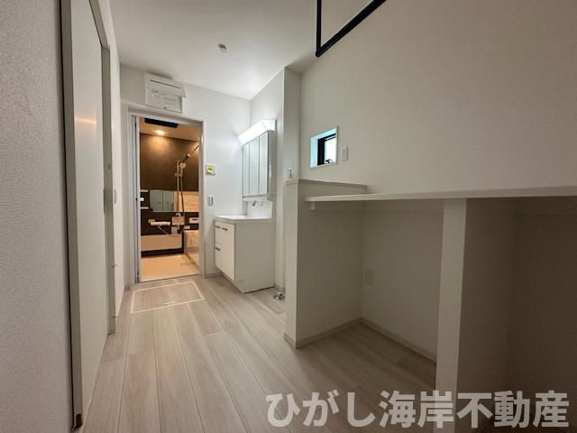 藤沢市片瀬４丁目　新築戸建　全２棟の脱衣所|脱衣スペース