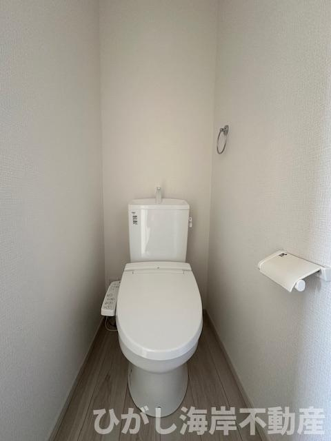藤沢市片瀬４丁目　新築戸建　全２棟のトイレ|洗浄機能付きお手洗い