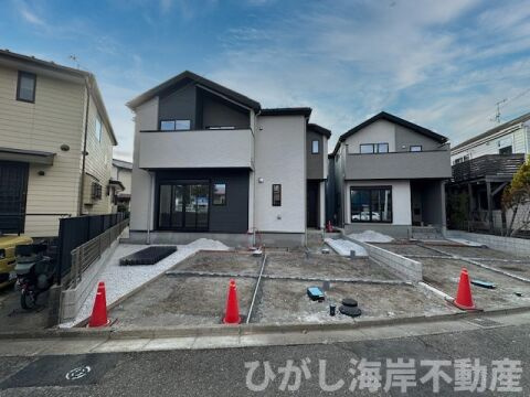 藤沢市片瀬４丁目　新築戸建　全２棟の外観|2月12日撮影　外構工事中　現地外観