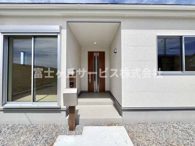 【エントランス】 | 磐田市豊浜中野 3期 新築一戸建て 1号棟 | エントランスです