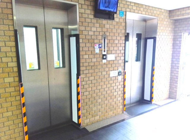 ローレルハイツ宝塚壱号棟のその他共用部分|エレベーター2基です