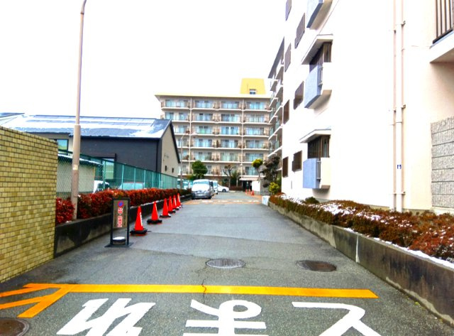 ローレルハイツ宝塚壱号棟のその他|マンション入り口への通路となります