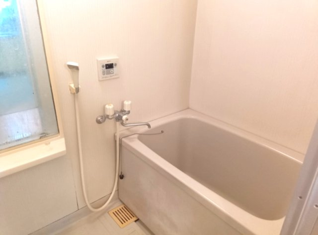 ローレルハイツ宝塚壱号棟の浴室|落ち着いた空間のお風呂です