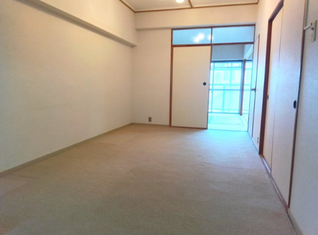 ローレルハイツ宝塚壱号棟の居間・リビング