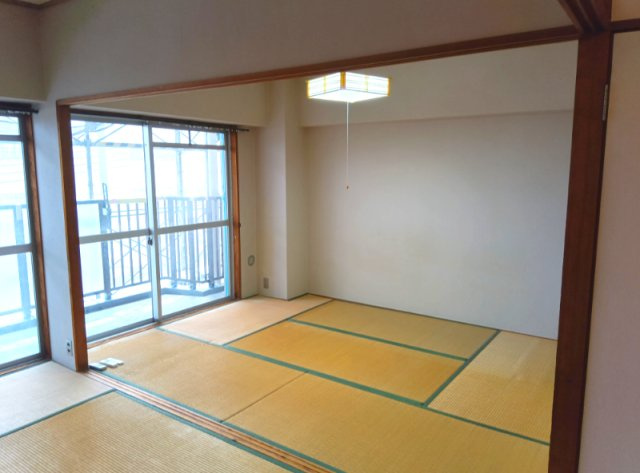 ローレルハイツ宝塚壱号棟の和室|柔らかい畳が心地よい和室