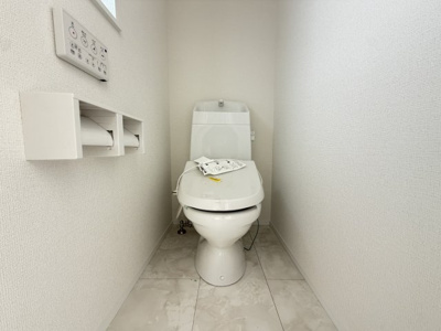 【トイレ】 | うるま市栄野比（全4棟）D号棟 | ※同仕様写真です