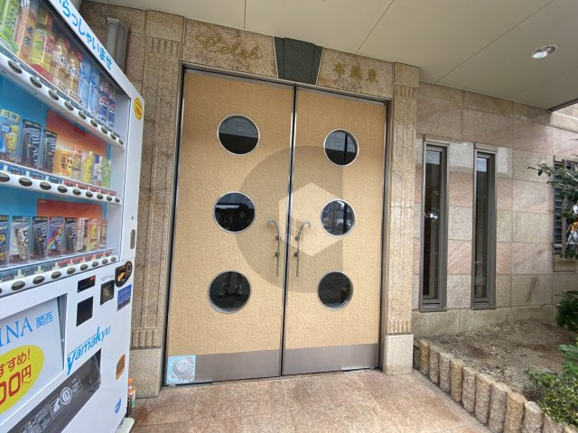 セレブ布施東のエントランス