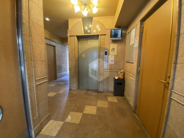 セレブ布施東のロビー