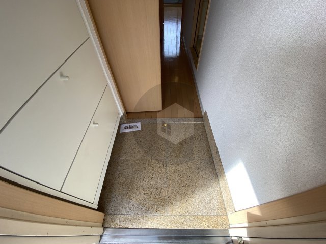 セレブ布施東の玄関