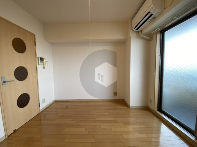 セレブ布施東の洋室