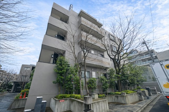 志木北野の外観|周囲の景観と調和する、落ち着きある洗練デザイン。日常の風景にさりげない美しさを添える、ちょうどよい存在感です。