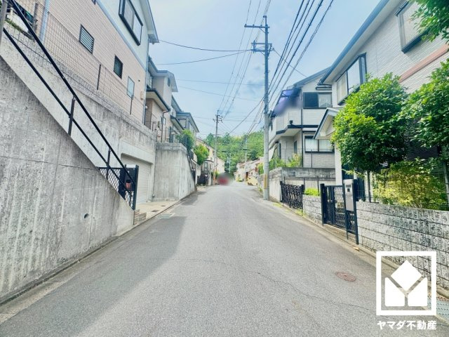 京田辺市薪西山の前面道路含む現地写真