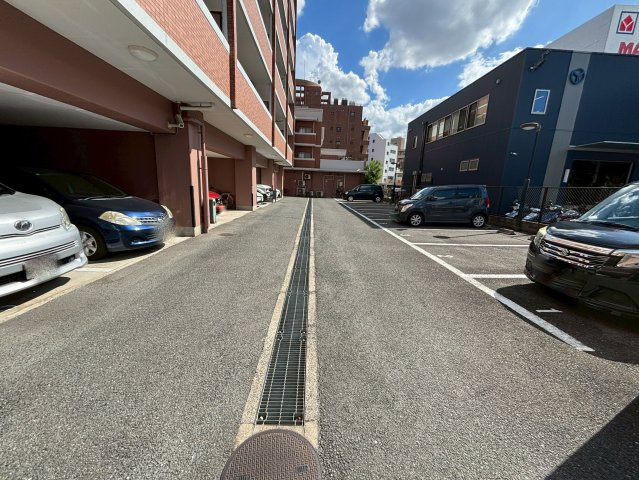 レックス豊新の駐車場