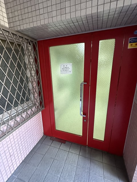 イーストビルのエントランス