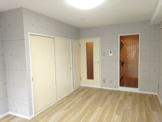 イーストビルの洋室