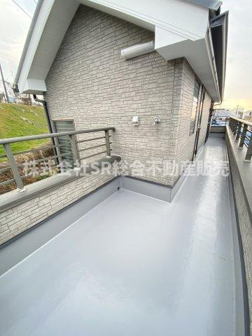 東石切町4丁目中古戸建のバルコニー|開放感のあるルーフバルコニー有♪陽当たり良好で気持ちよく過ごせます！