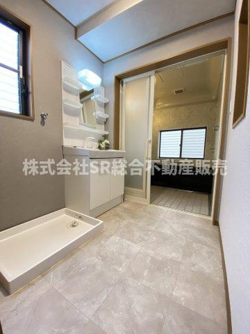 東石切町4丁目中古戸建の脱衣所|室内洗濯機置場もあり清潔感のある脱衣場です！